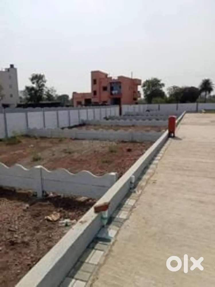 पुलिस मुख्यालय से केवल 6 किलोमीटर दूरी पर प्लॉट