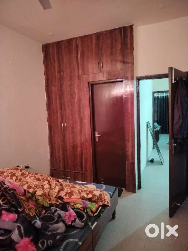 1 room available for girl