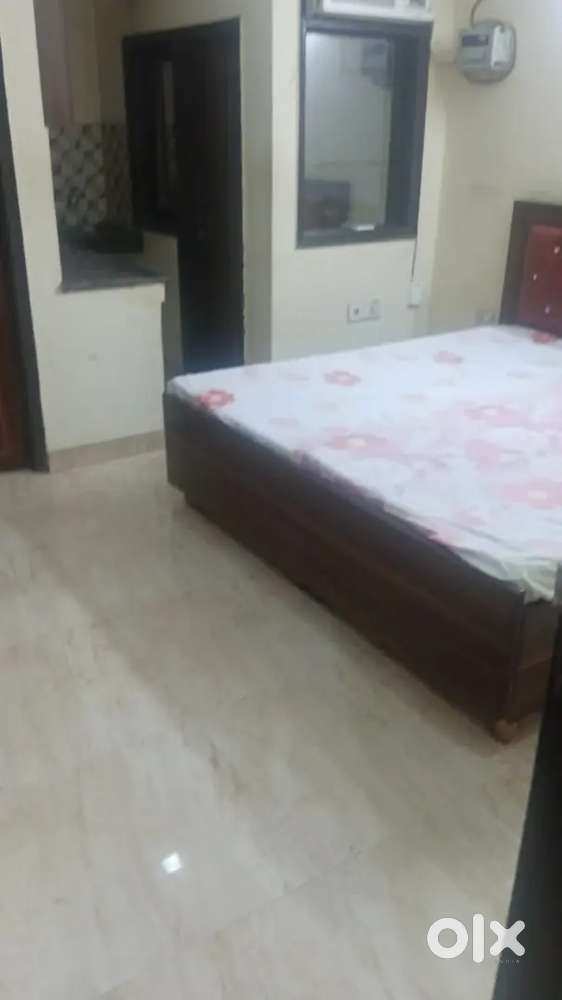 I am looking for a roommate flat is situated in road no 73 u block