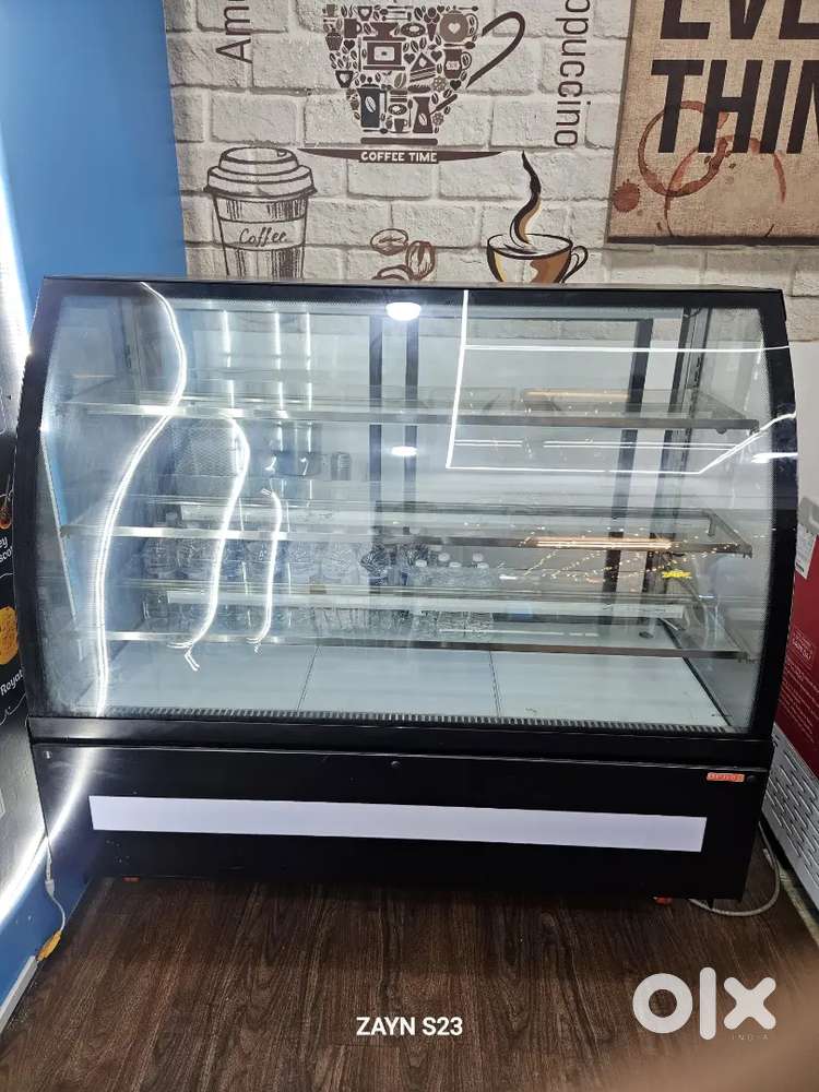 Cake display freeze cabinet