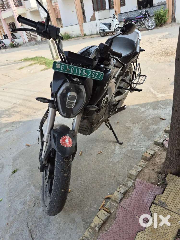 Revolt RV400