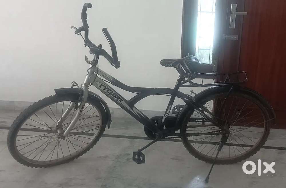 Hero Cyclone mountain bicycle (26 inch)