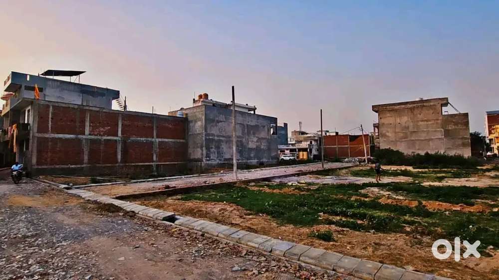 लखनऊ शहर के बहुत ही करीब मकान खरीदे आबादी वाले क्षेत्र में सीतापुर रोड