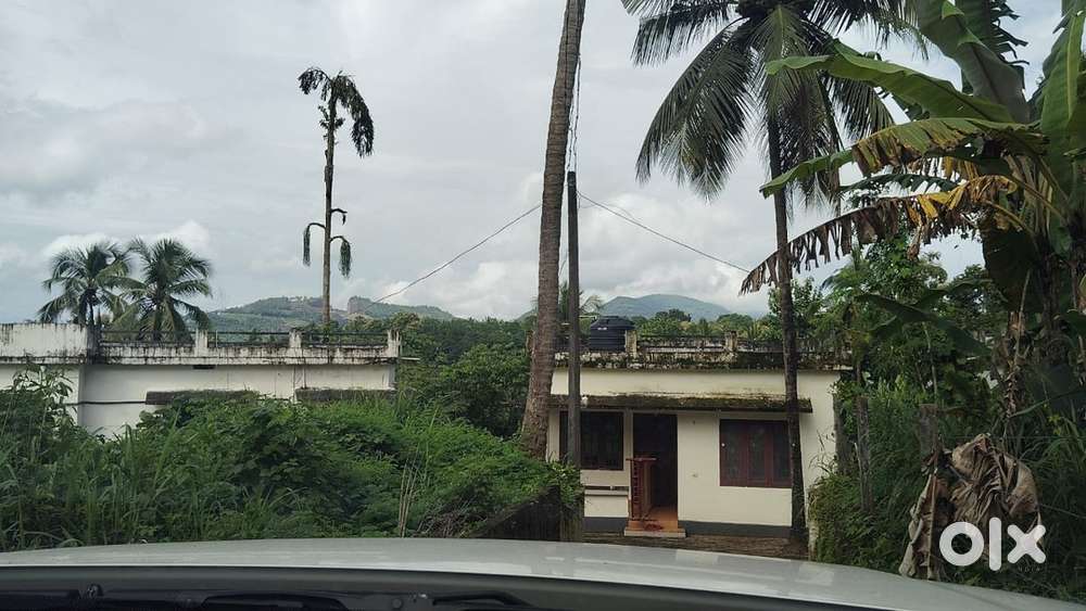 Plese whatsupindividual house 2 bhk near railway gate
