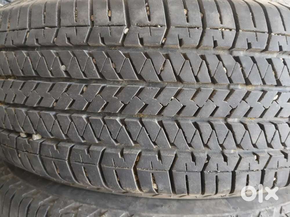 235/65R17 Car Tyre for Xuv500, fortuner