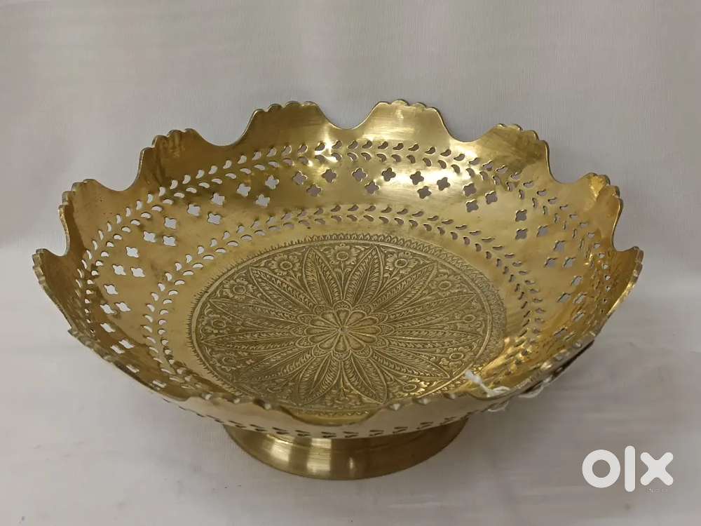 Antique pure brass solid heavy embossed fruit bowl 25 cm.