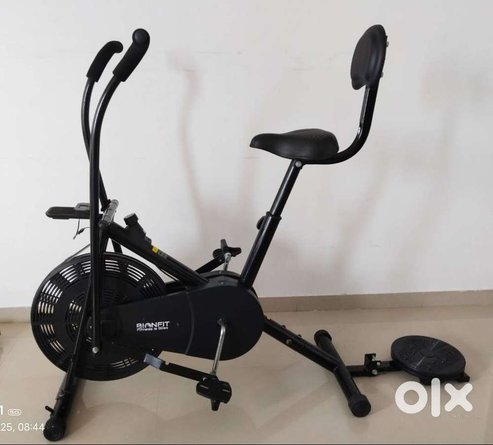 GYM CYCLE   With Tummy Twister and Attached Resistance Band