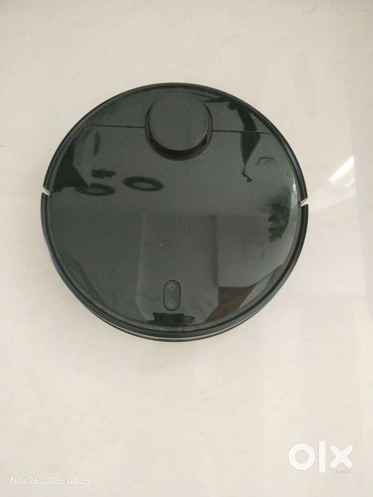 MI ROBOT VACCUM CLEANER AND MOP