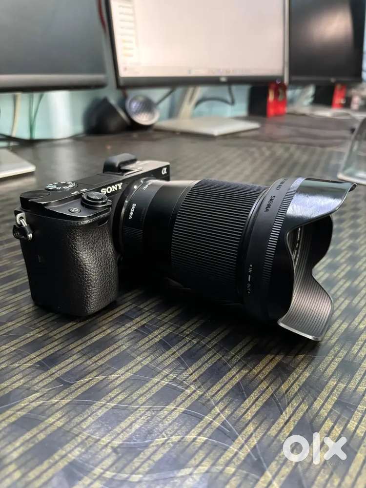 Sony 6300  Body and Lens