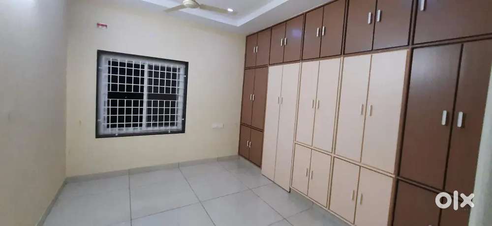 ఏటి అగ్రహారంలో 3 స్టేర్ ఇండిపెండెంట్ హౌస్.
