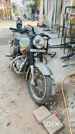 One hand used