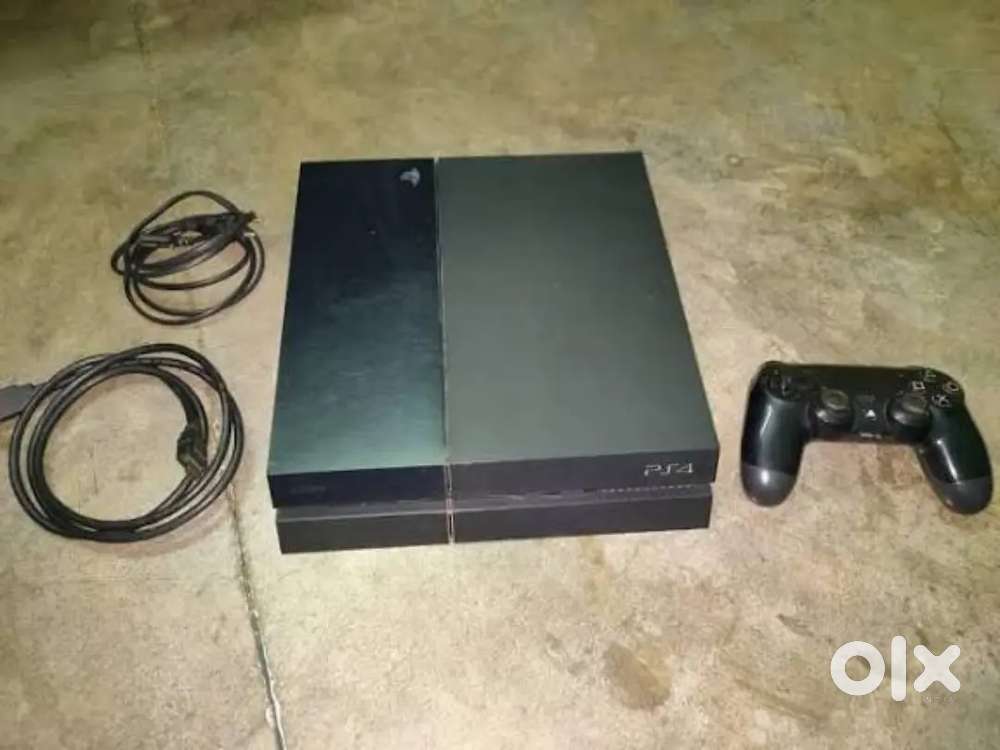 Ps4 fat 500gb with 2 remote v12.50