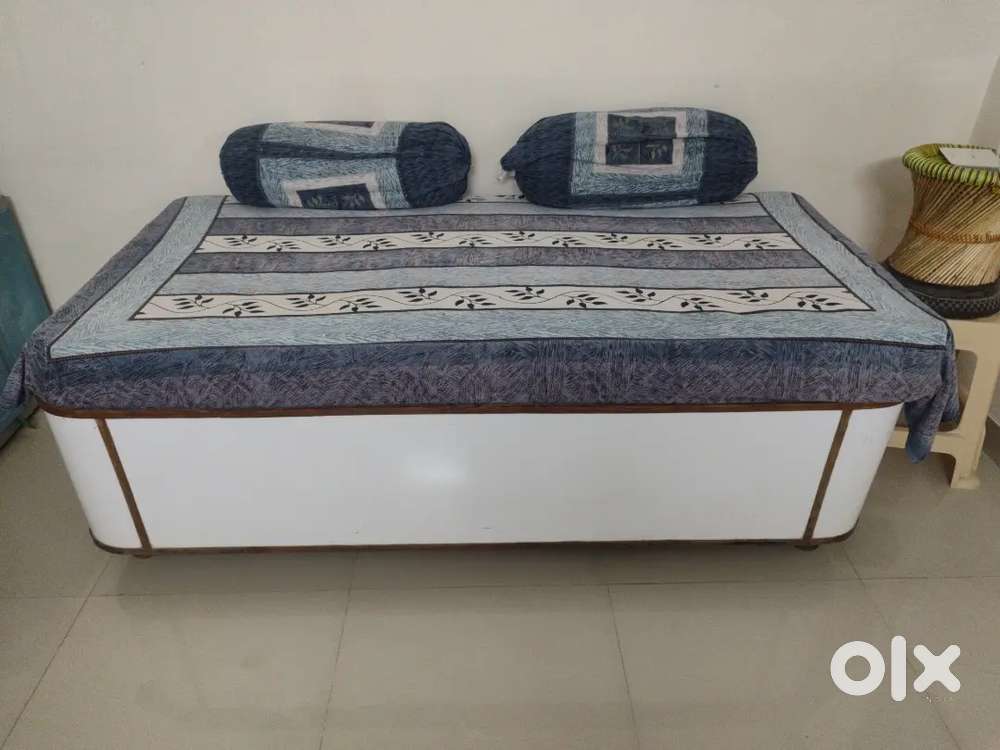 Deewan with mattress