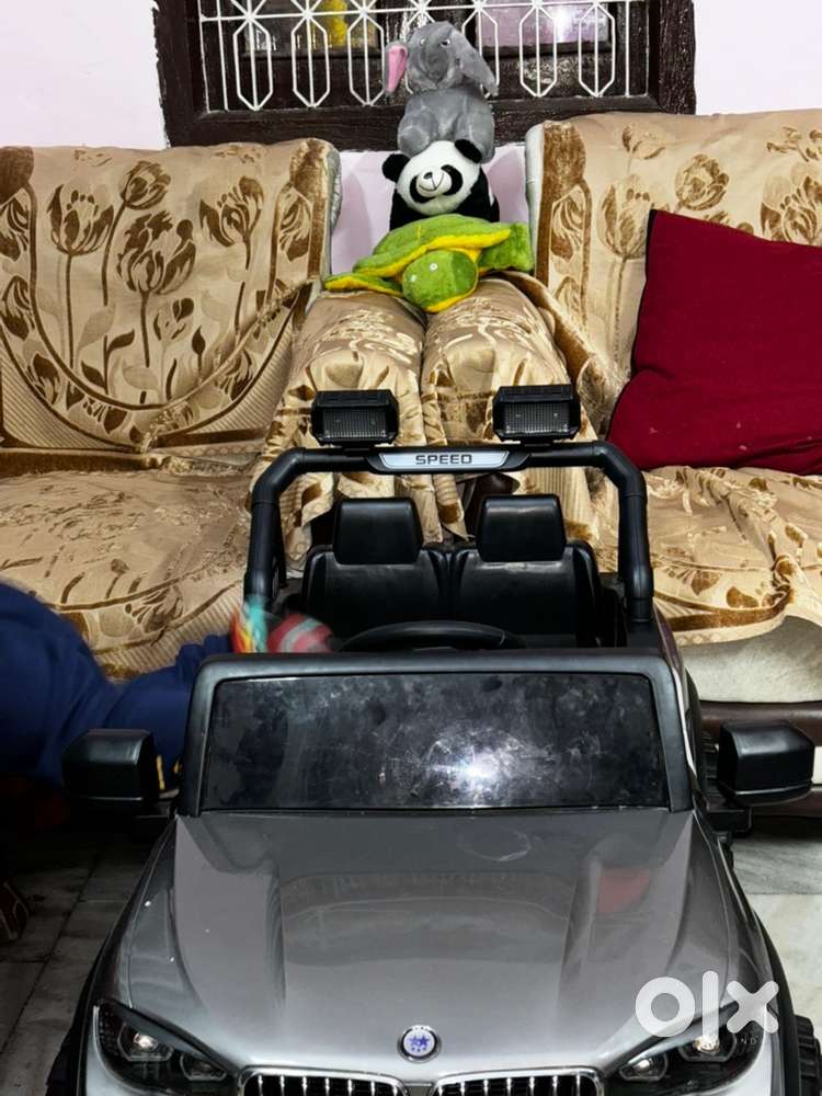 Selling 4*4 kids battery operated car