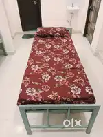 IRON BEDS WITH MATRICES  3/6