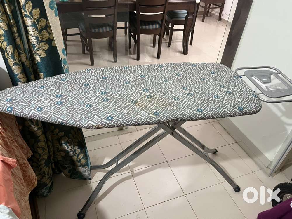 Ironing table foldable