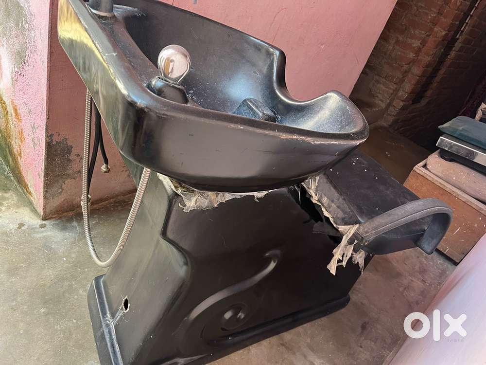 Shampoo saction chair in saloon