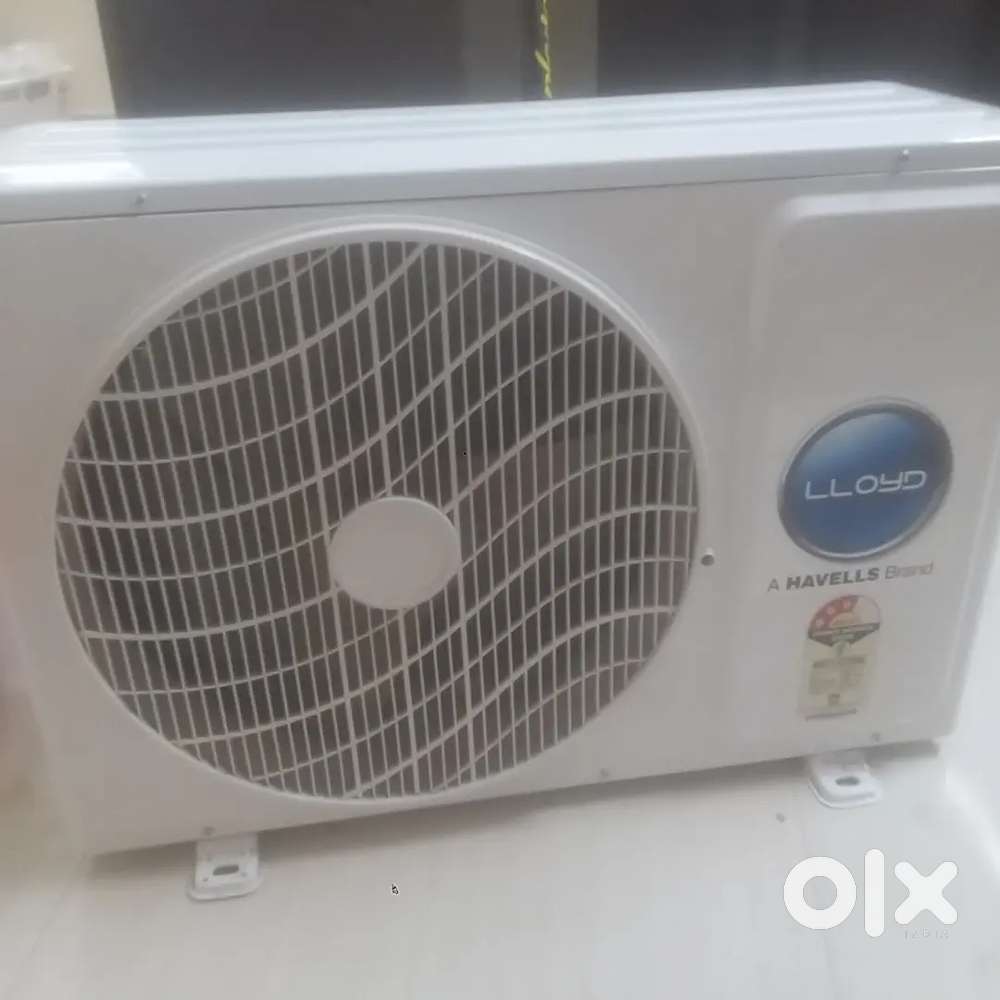 LLOYD   AC only 5 month used brand new