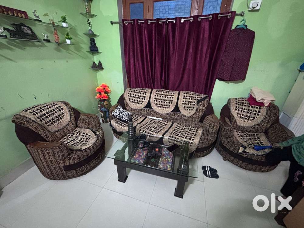 SOFA SET WITH TEA TABLE