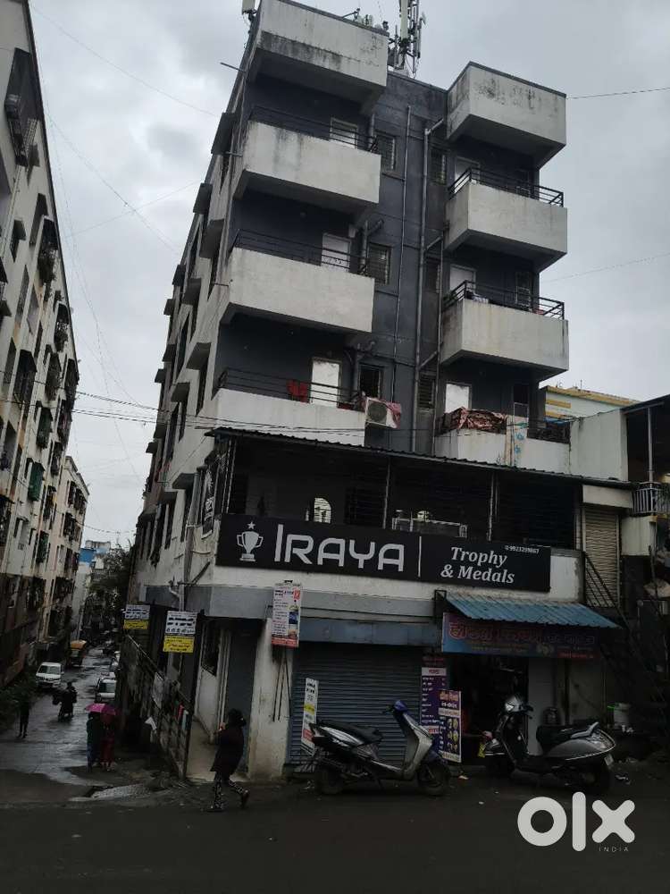 4 flat 2 shop