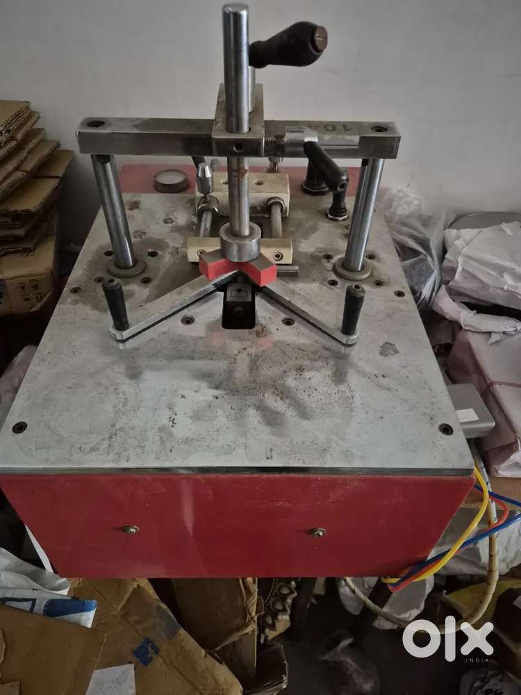 Frame making machine