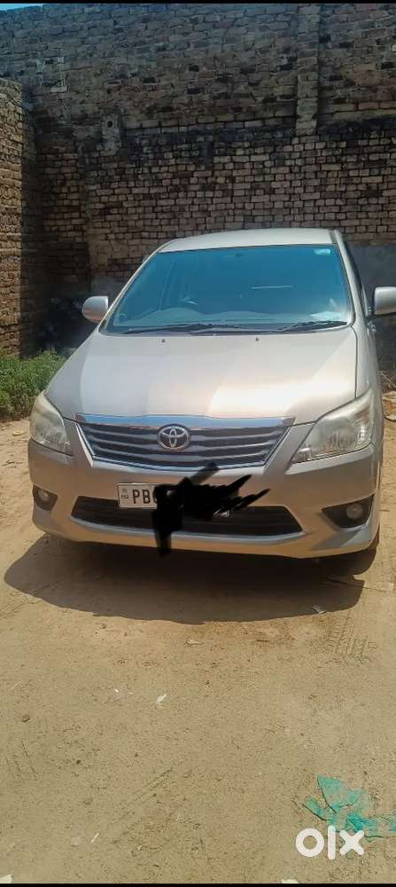 Toyota Innova 2012 Diesel Well Maintained Personal car.