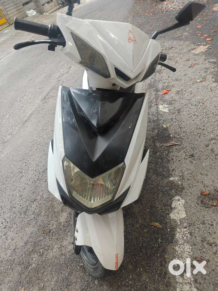 Electric vehicle with good condition lithium ion battery
