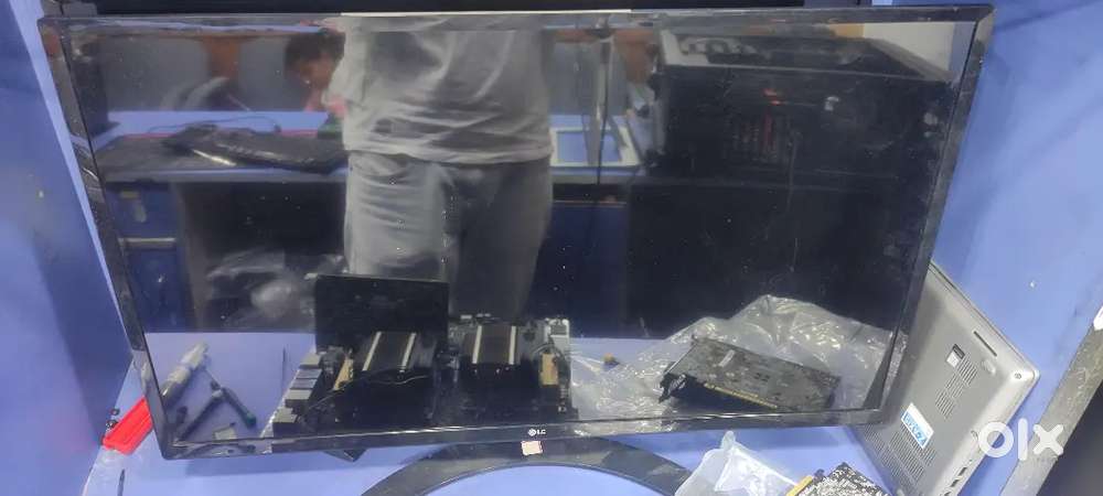 32inch LG professional monitor for video editing. IPS, Glossy display