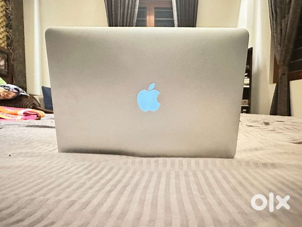 Macbook Air i5 8GB Ram