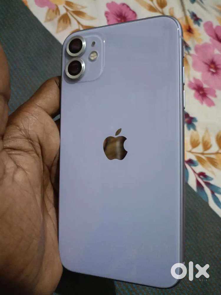 I Phone 11 4/128 no dent with charger