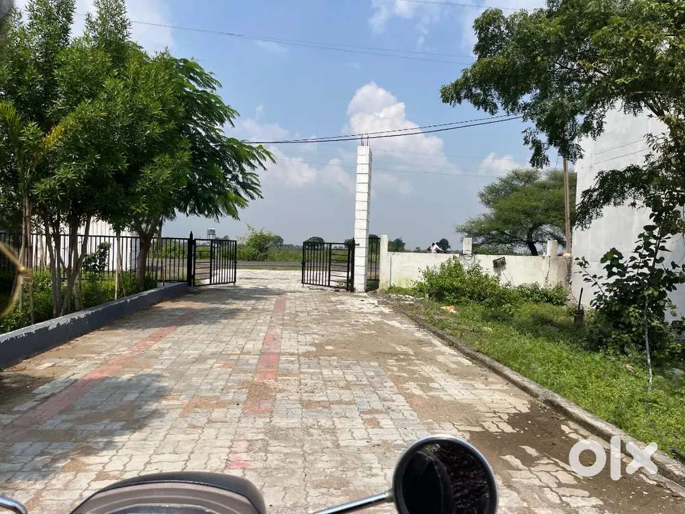 Pratham basera laya h app ke hi bajat me prime location 90% loan