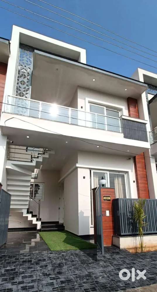 107 Gaj 4 BHK Villa near Airport Road