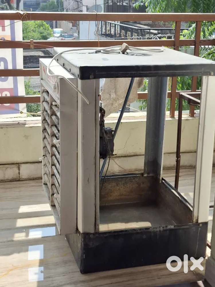 Selling cooler with stand