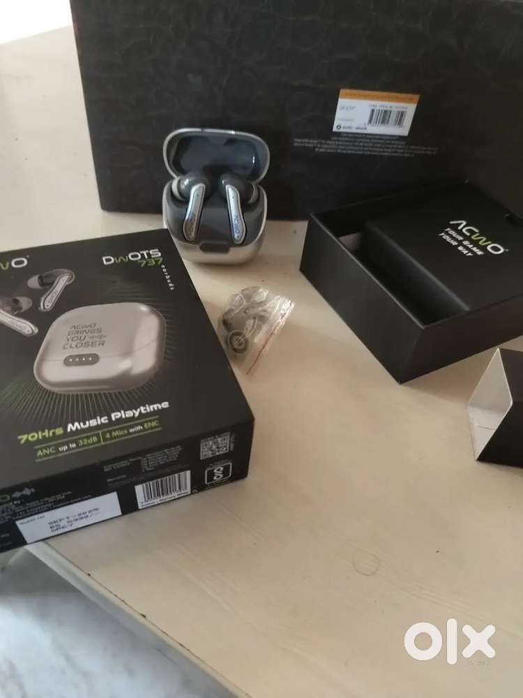 ACwO Dwots 757 Wireless Earbuds – Excellent Condition  Barely Used