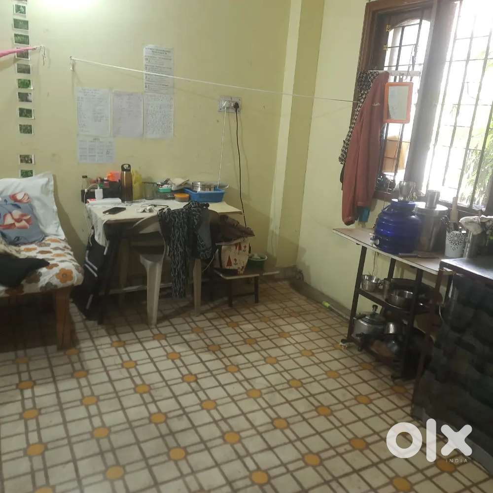 partner girls pg room