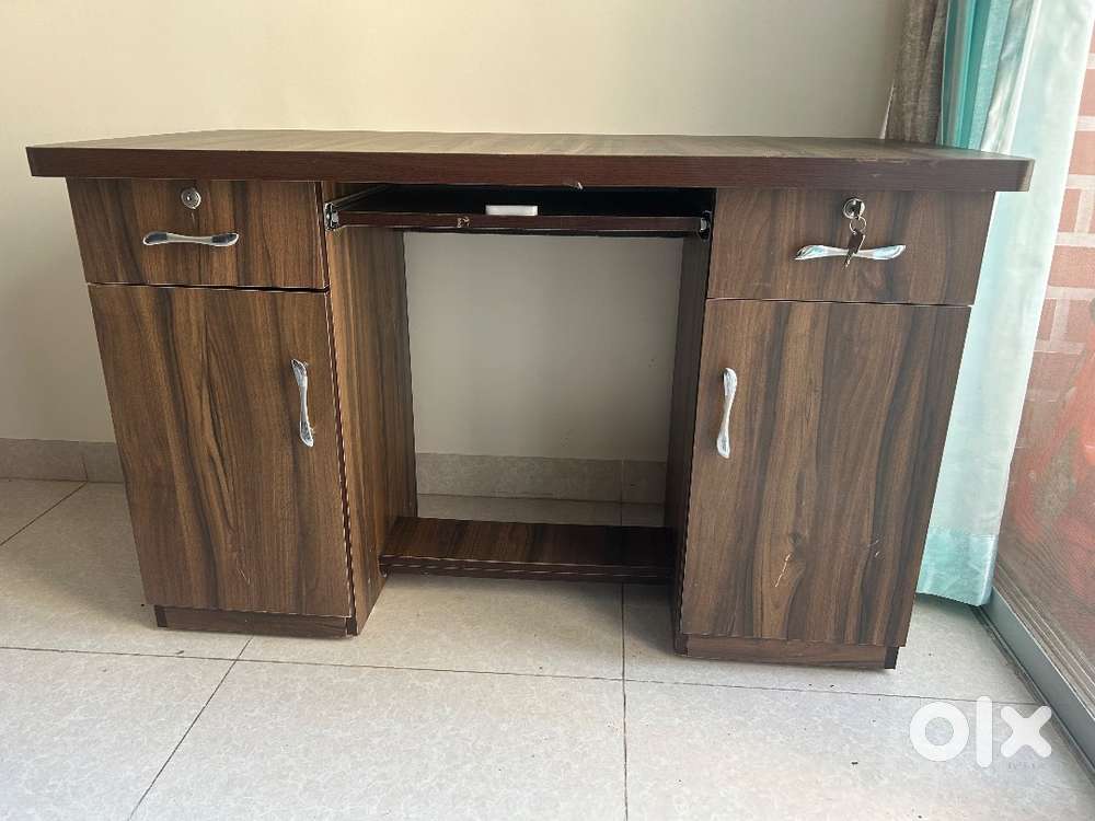 Wooden Computer/Study Table with Storage – Good Condition