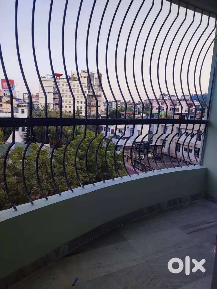 Need Independent space for physiotherapy centre nearby road