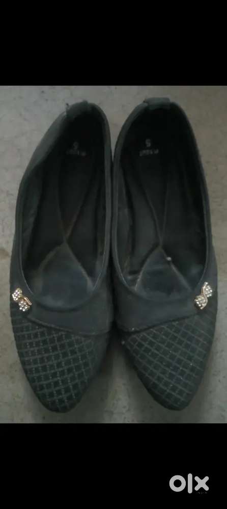 নতুন লেডিস ব্ল্যাক ফ্ল্যাট শু (সাইজ ৫) - মাত্র ₹৩০০।