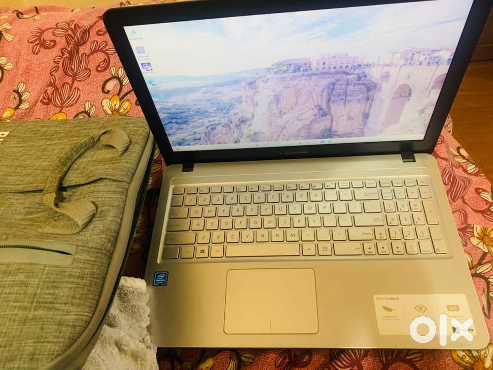 laptop asus vivobook price 18000 new laptop 8 days used