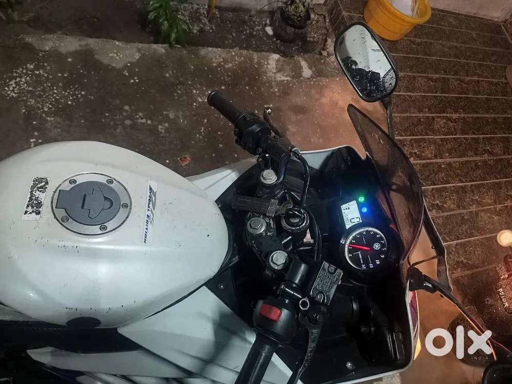 Yamaha r15 v2