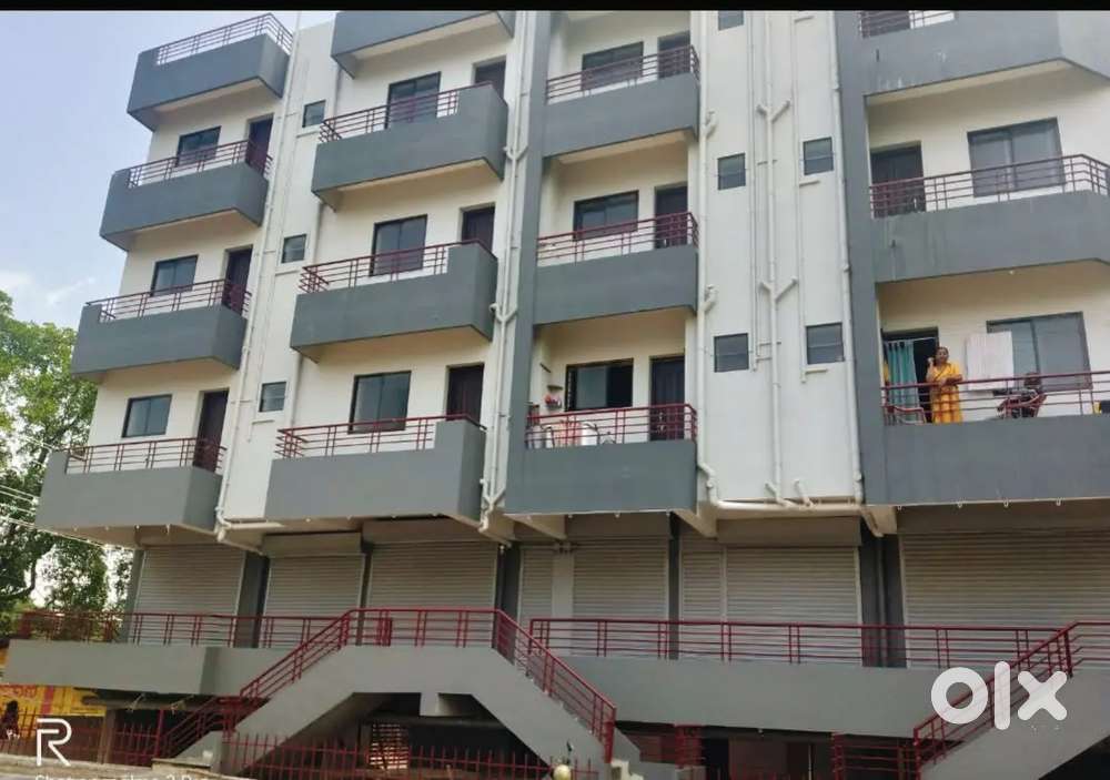 SHOPS FOR RENT (Side and Basement)