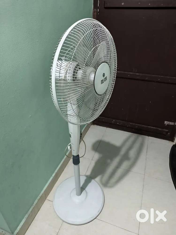 Polycab pedestal fan