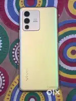 Vivo V23 Pro premium gold colour India’s first colour changing mobile