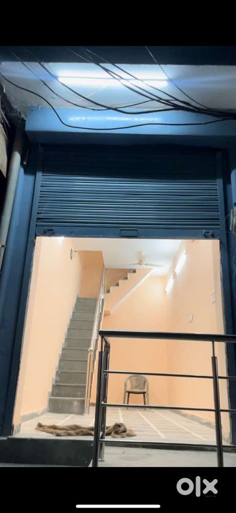 10*20 size shop 3 floors fully ready to shift in main rawan gate