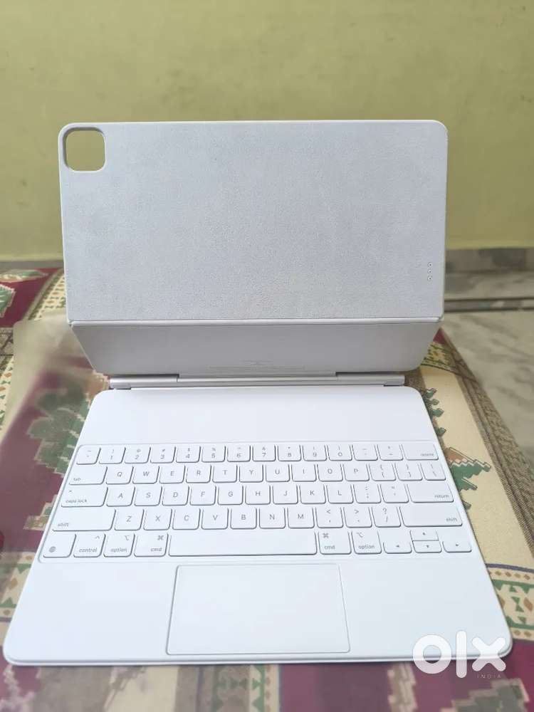 IPAD MAGIC KEYBOARD