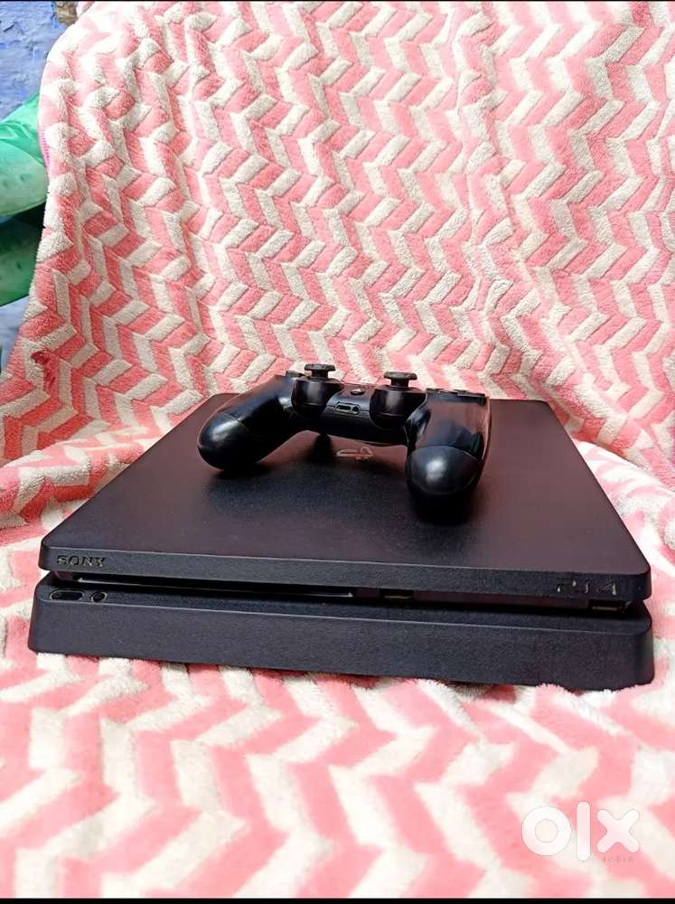 PS4 Slim With Blu Ray CD • 500GB • 6 Games • Never Repaired Console •
