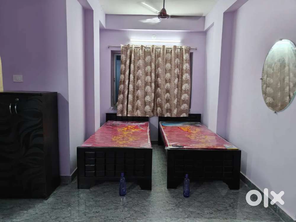 Girls paying guest in Newtown near coal india bus stand