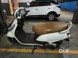 Access 125 spl edition white CLR 1st owner very good condition