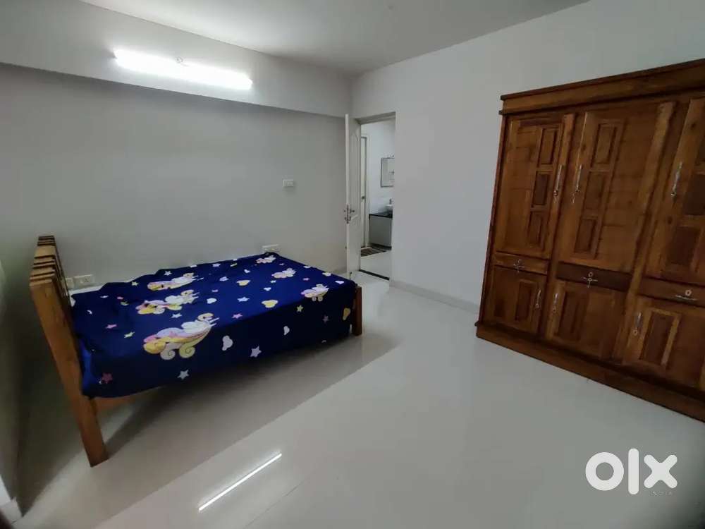 3 BHK BRANDED FLAT FOR RENT FULLY FURNISHED ERANHIPALAM