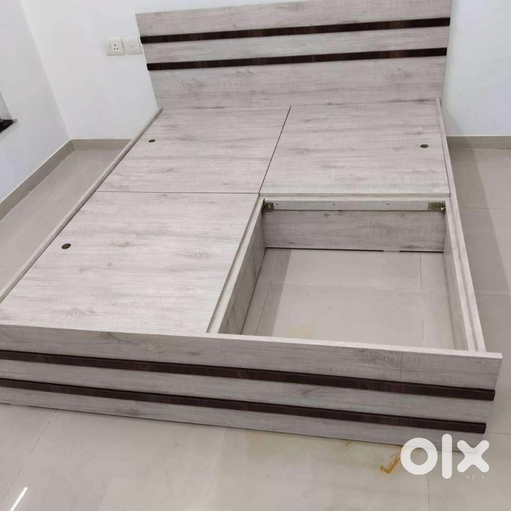 5X6 QUEEN SIZE SEMI STORAGE BED FOR SELL